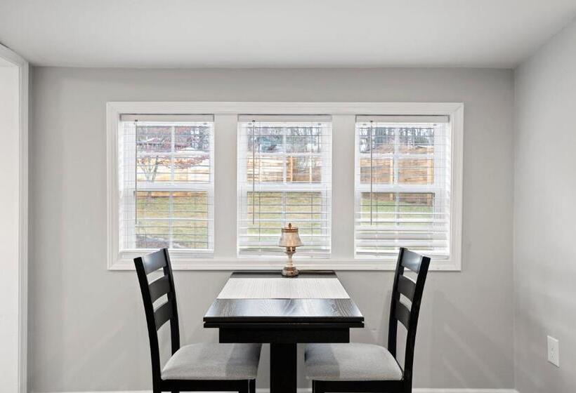 The Twisted Maple Dogs Stay Free!