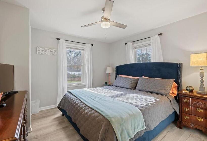 The Twisted Maple Dogs Stay Free!