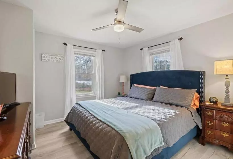 The Twisted Maple   Dogs Stay Free!