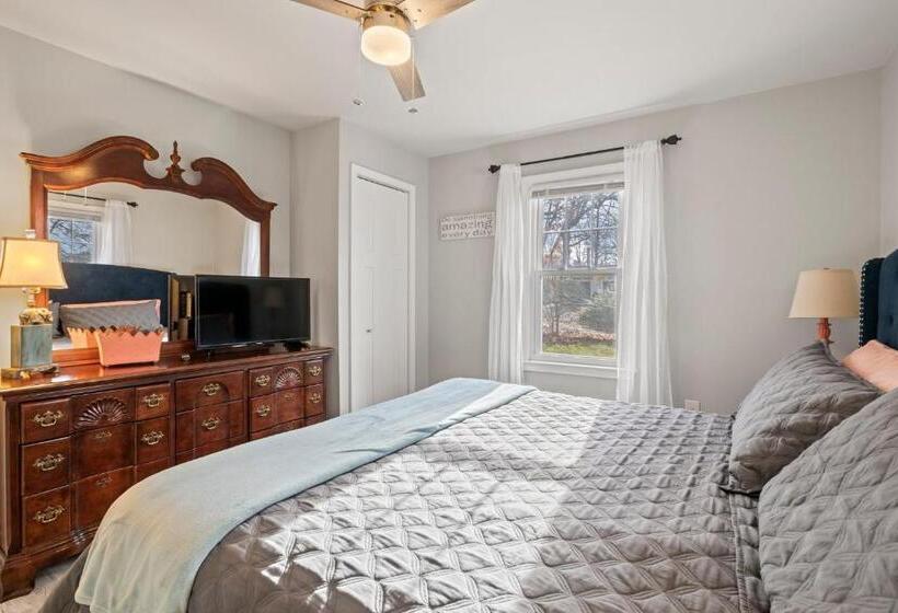 The Twisted Maple Dogs Stay Free!