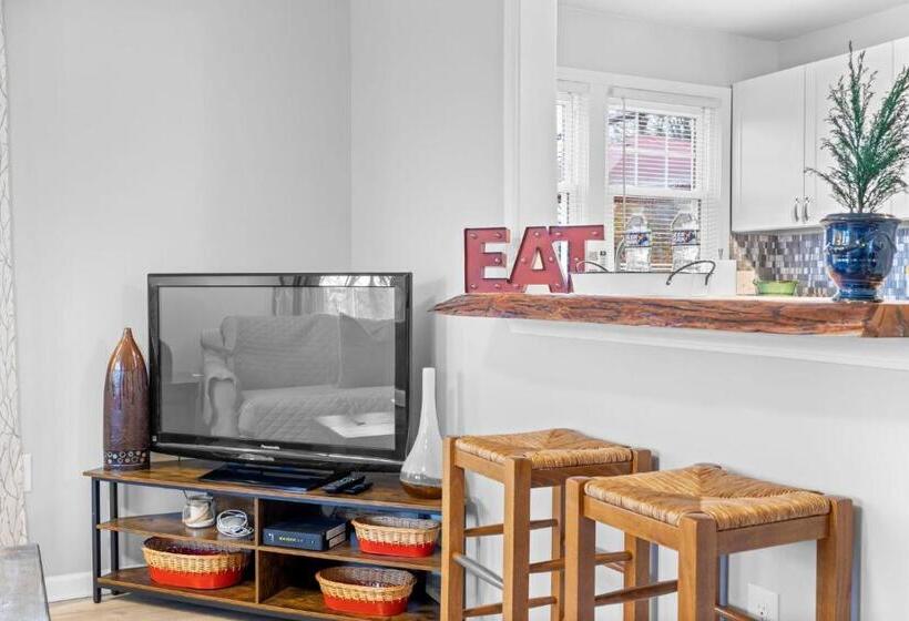 The Twisted Maple Dogs Stay Free!