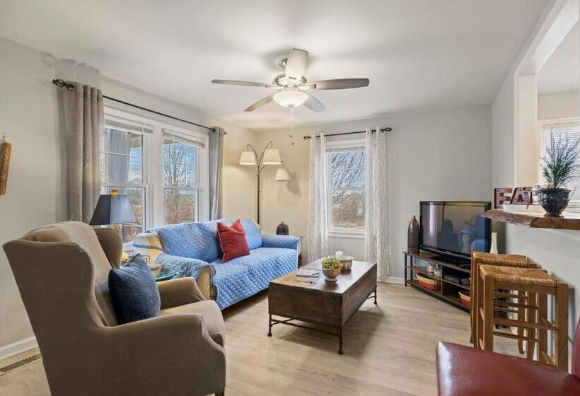 The Twisted Maple Dogs Stay Free!