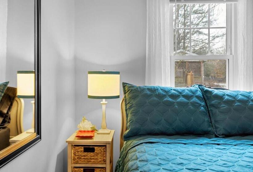 The Twisted Maple Dogs Stay Free!