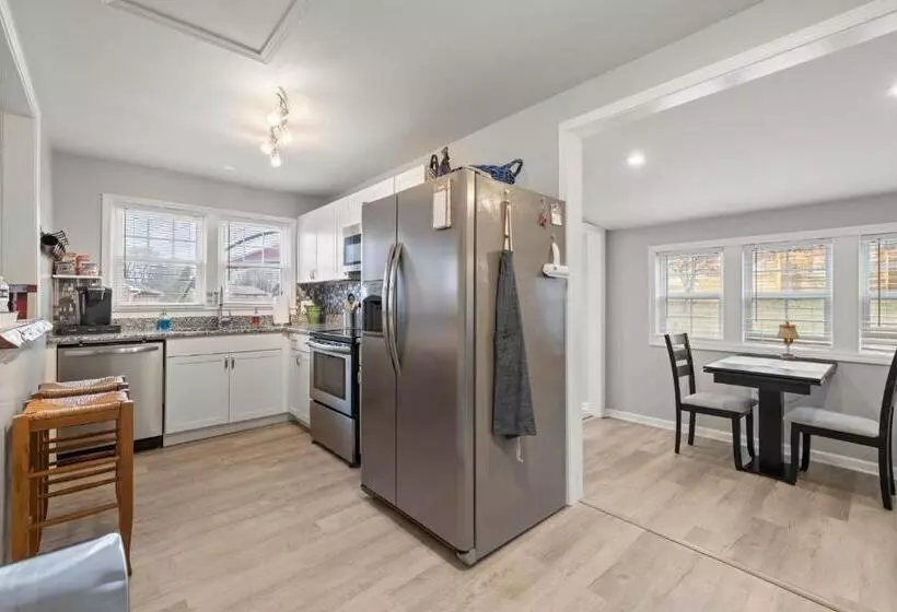 The Twisted Maple   Dogs Stay Free!