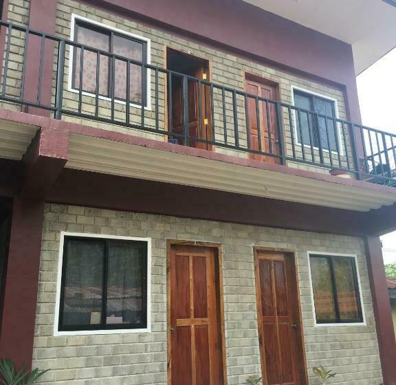 הוסטל Llaguno City Inn