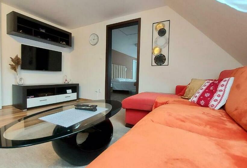 Apartmán Tajov Pre 5 6 Osôb, Privatne Parkovanie A Terasa