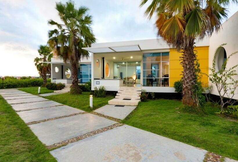 هتل Marina Puerto Velero