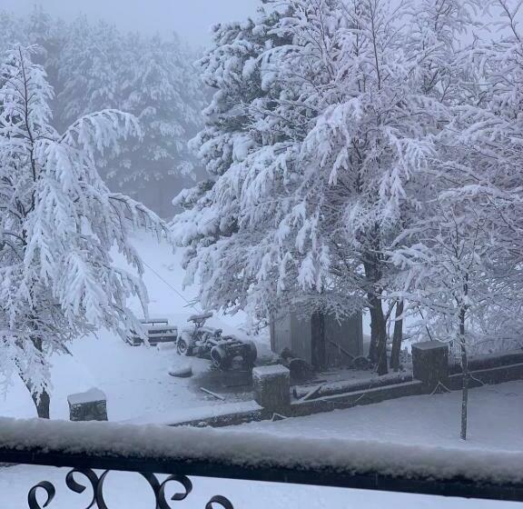 ホテル Razëm Lendina E Qetë