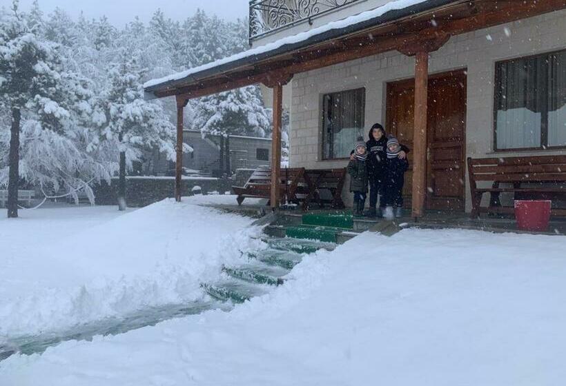 ホテル Razëm Lendina E Qetë