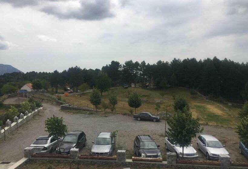 ホテル Razëm Lendina E Qetë