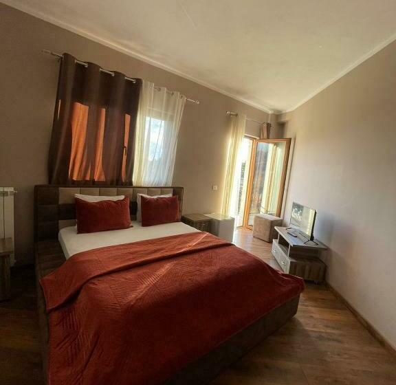 ホテル Razëm Lendina E Qetë