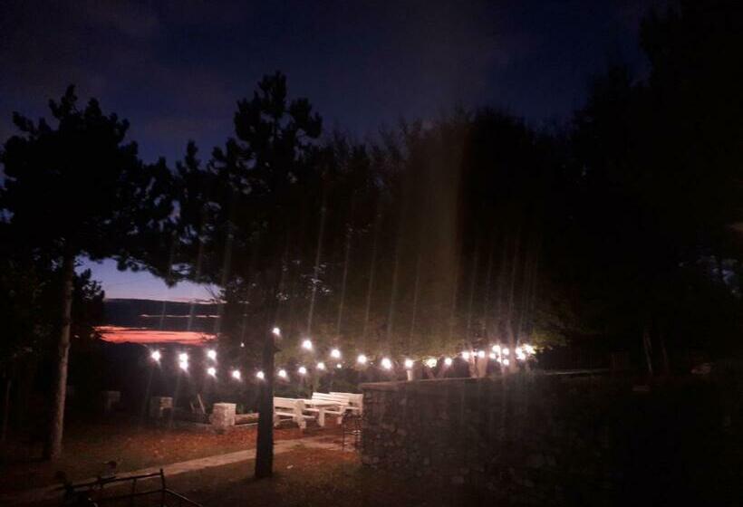 ホテル Razëm Lendina E Qetë