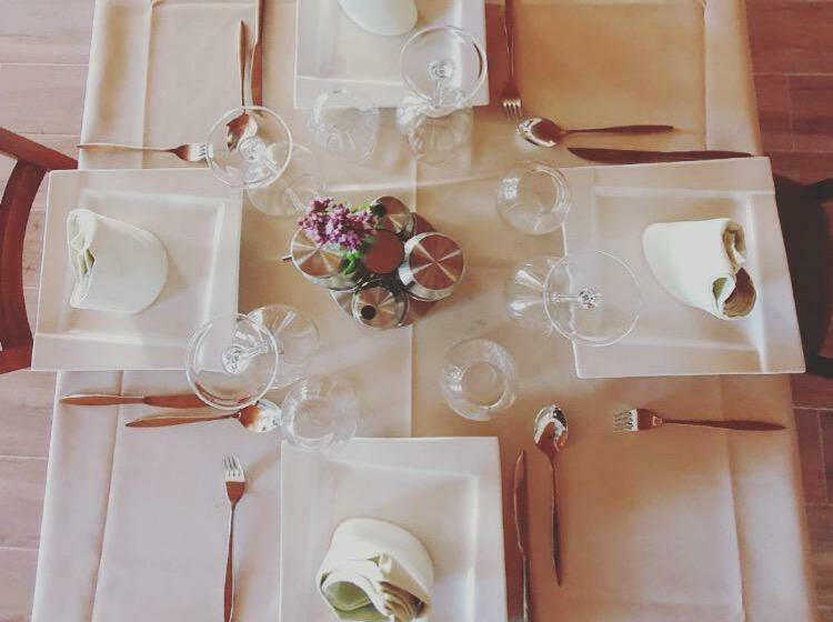 ホテル Razëm Lendina E Qetë