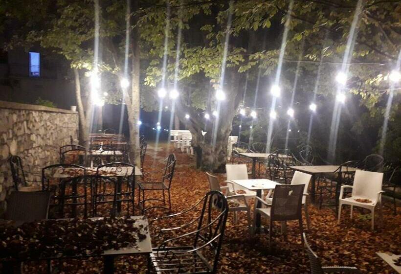 ホテル Razëm Lendina E Qetë