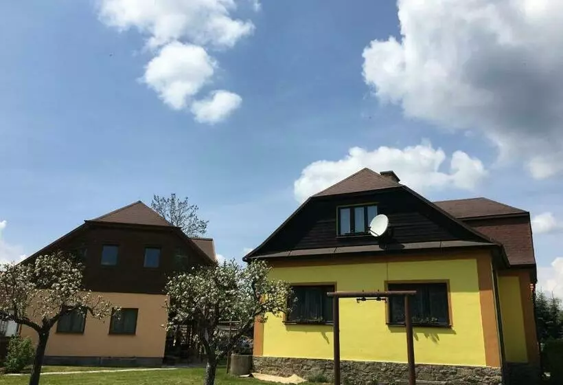 Majatalo Penzion Hvozd