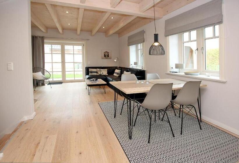 Strandstraße 2b Rechts, Lütt Seehuus