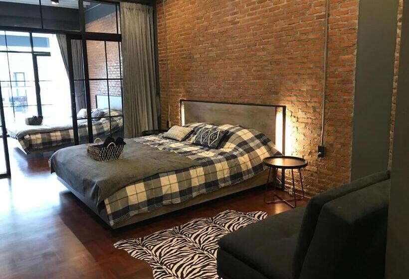 تختخواب و صبحانه Signature Coffee & Bed