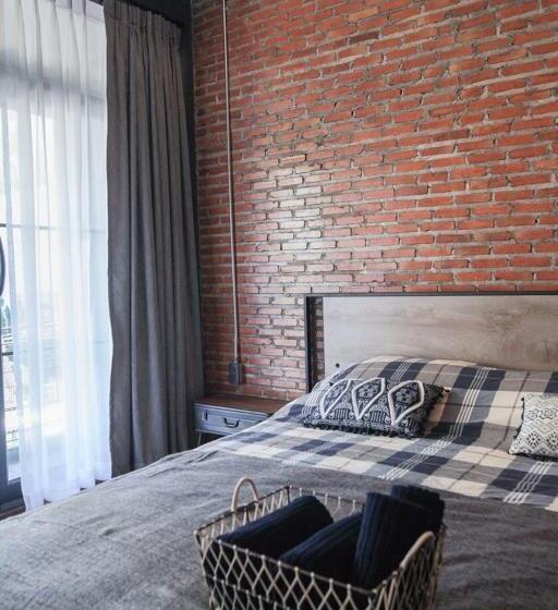 تختخواب و صبحانه Signature Coffee & Bed