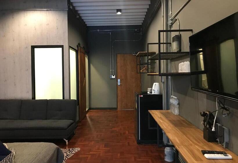 تختخواب و صبحانه Signature Coffee & Bed