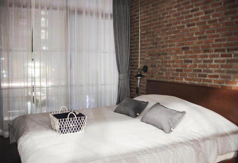 تختخواب و صبحانه Signature Coffee & Bed