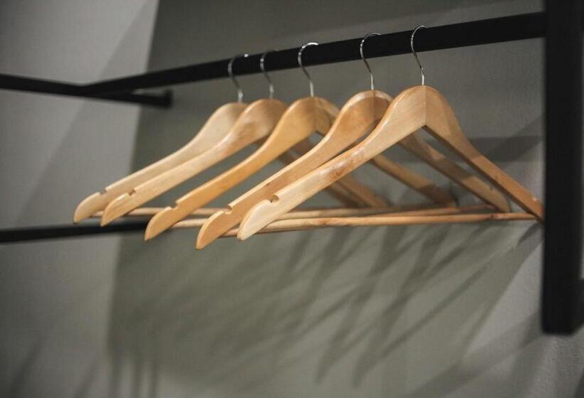 تختخواب و صبحانه Signature Coffee & Bed