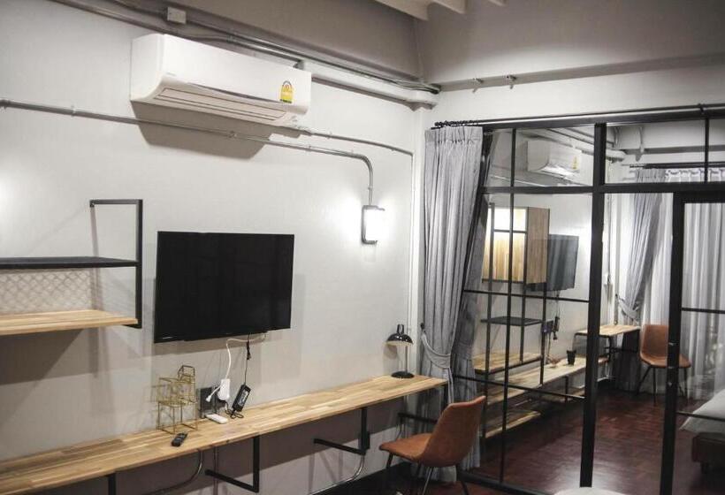 تختخواب و صبحانه Signature Coffee & Bed