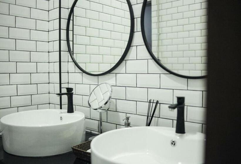 تختخواب و صبحانه Signature Coffee & Bed