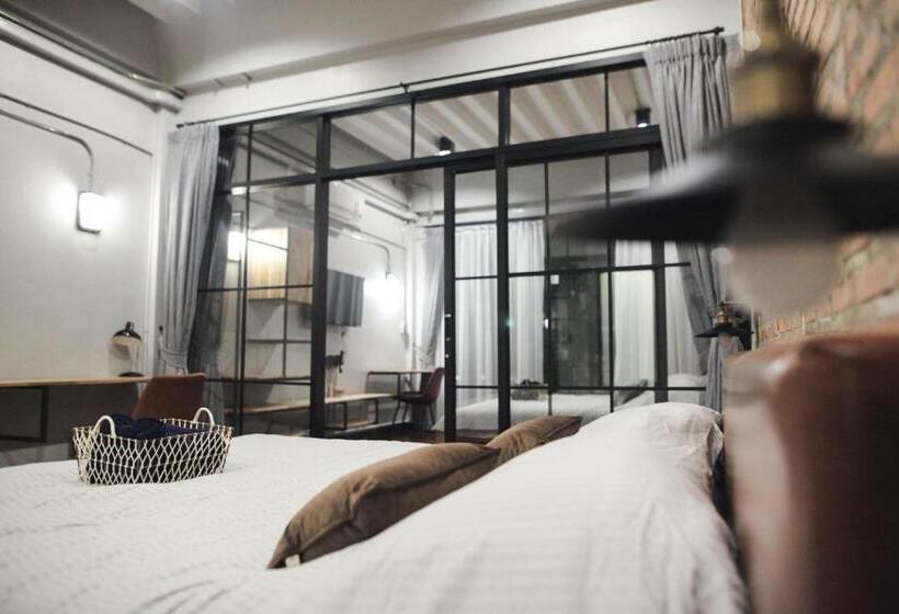 تختخواب و صبحانه Signature Coffee & Bed