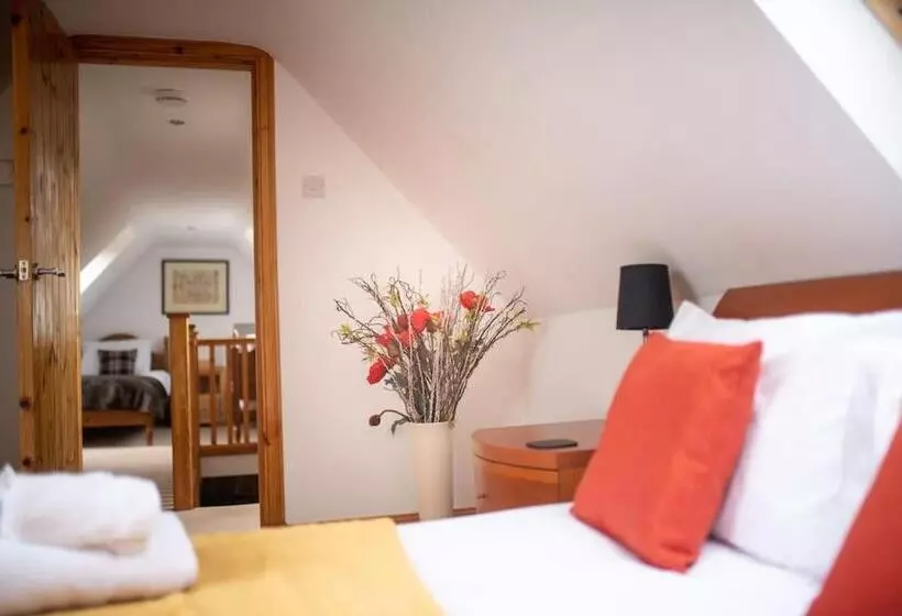 Cosy & Rustic Retreat   Woodland Cottage