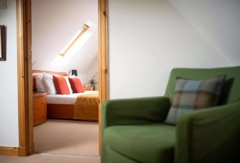 Cosy & Rustic Retreat   Woodland Cottage