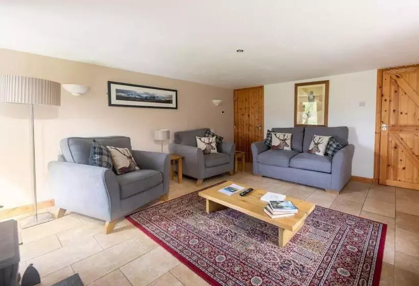 Cosy & Rustic Retreat   Woodland Cottage