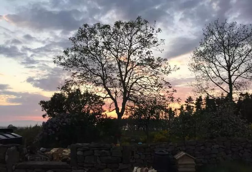 Cosy & Rustic Retreat   Woodland Cottage