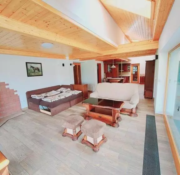 ホテル Apartmány Na Farmě
