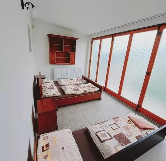 ホテル Apartmány Na Farmě