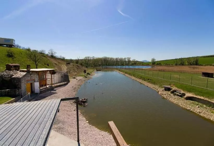 ホテル Apartmány Na Farmě