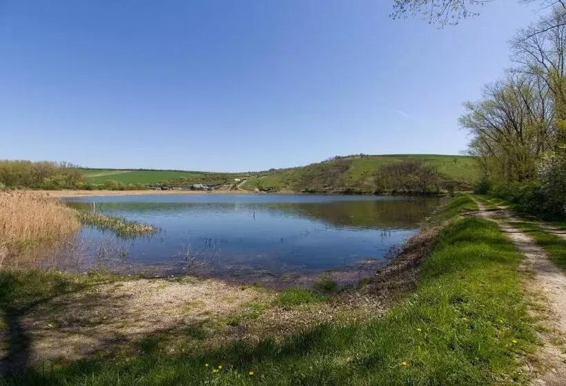 ホテル Apartmány Na Farmě