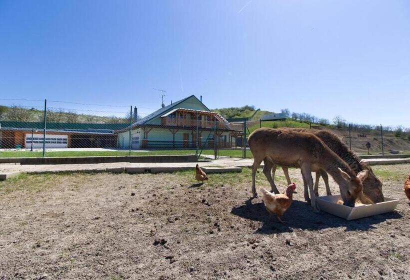 호텔 Apartmány Na Farmě