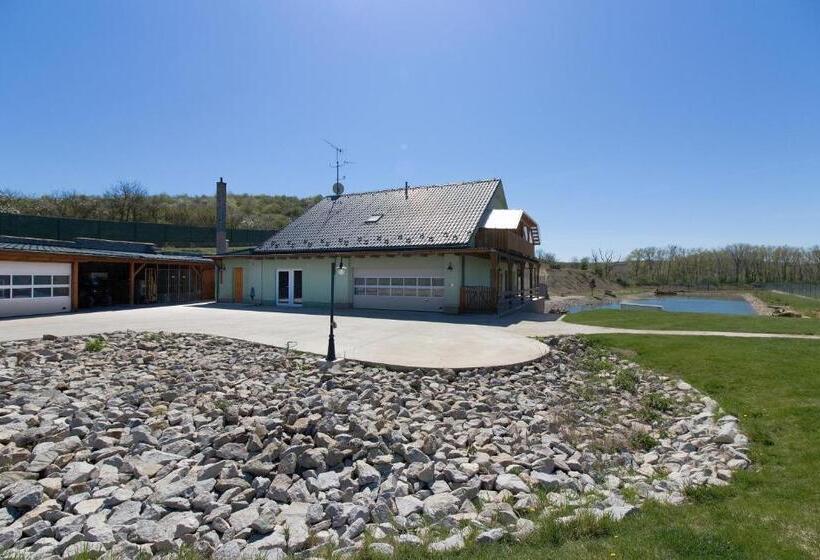 호텔 Apartmány Na Farmě