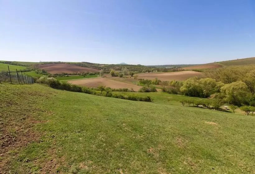 ホテル Apartmány Na Farmě