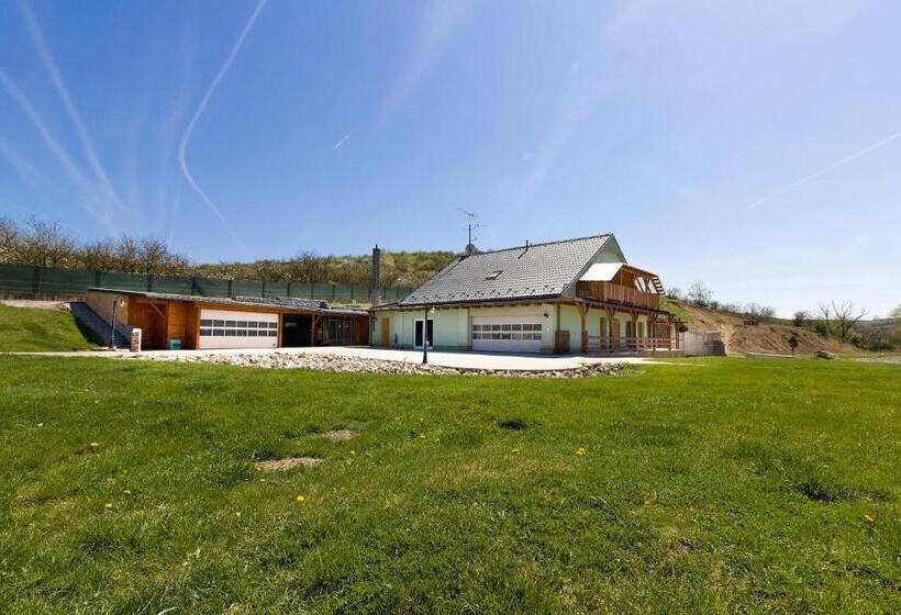 호텔 Apartmány Na Farmě