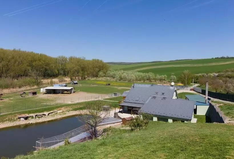 ホテル Apartmány Na Farmě