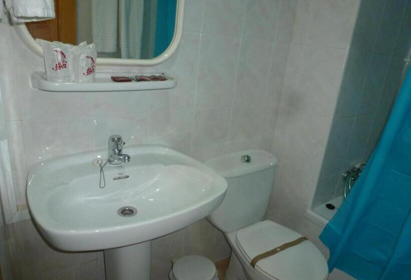 بنسيون Hostal Cortés