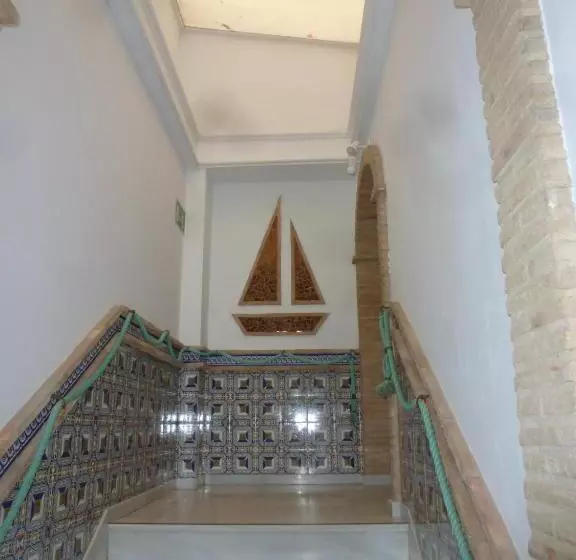 ペンション Hostal Cortés