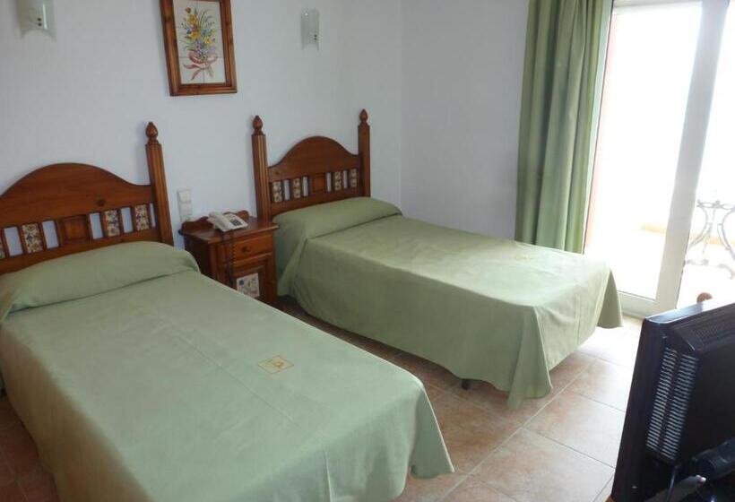 بنسيون Hostal Cortés