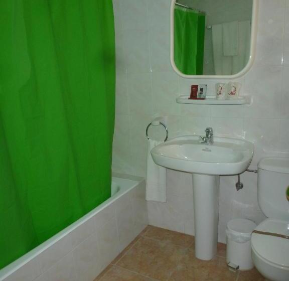 بنسيون Hostal Cortés