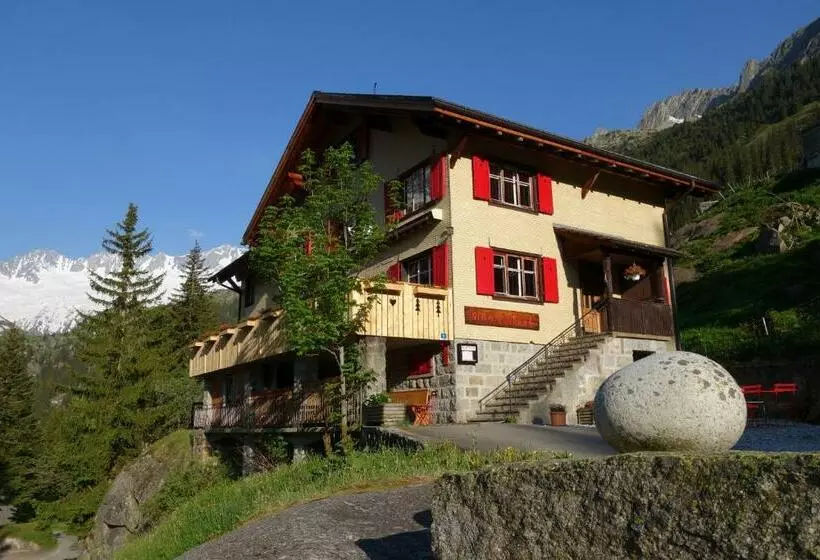 ユースホステル Gasthaus Göscheneralp