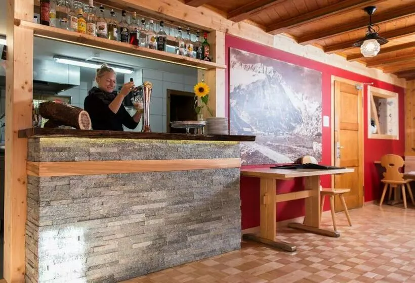 ユースホステル Gasthaus Göscheneralp