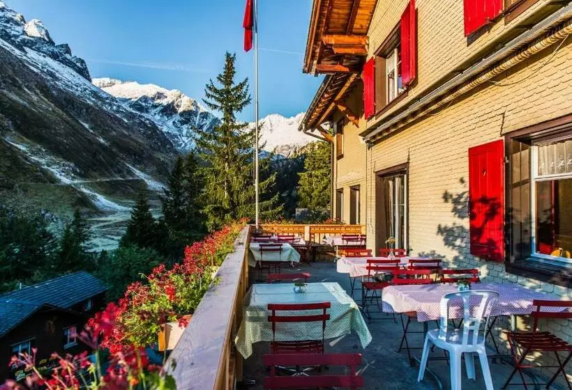 ユースホステル Gasthaus Göscheneralp