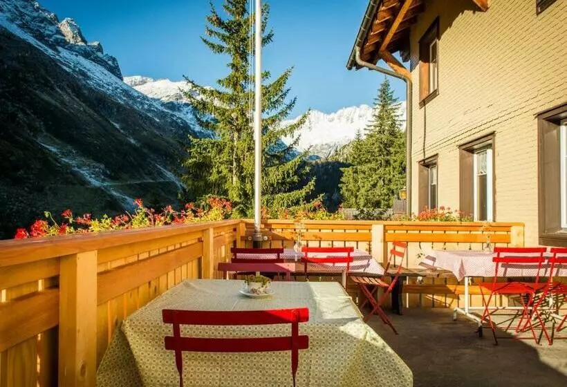 ユースホステル Gasthaus Göscheneralp