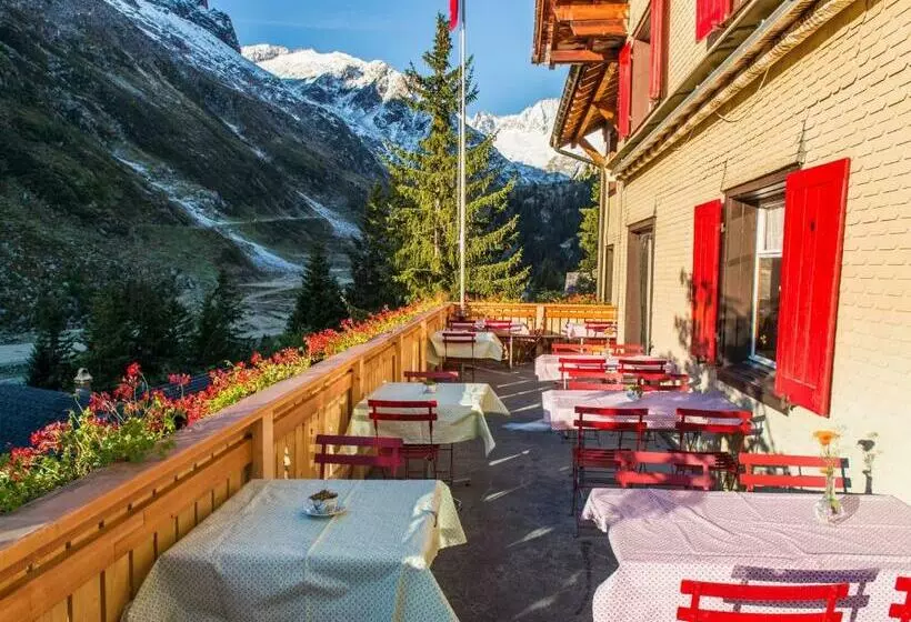 ユースホステル Gasthaus Göscheneralp